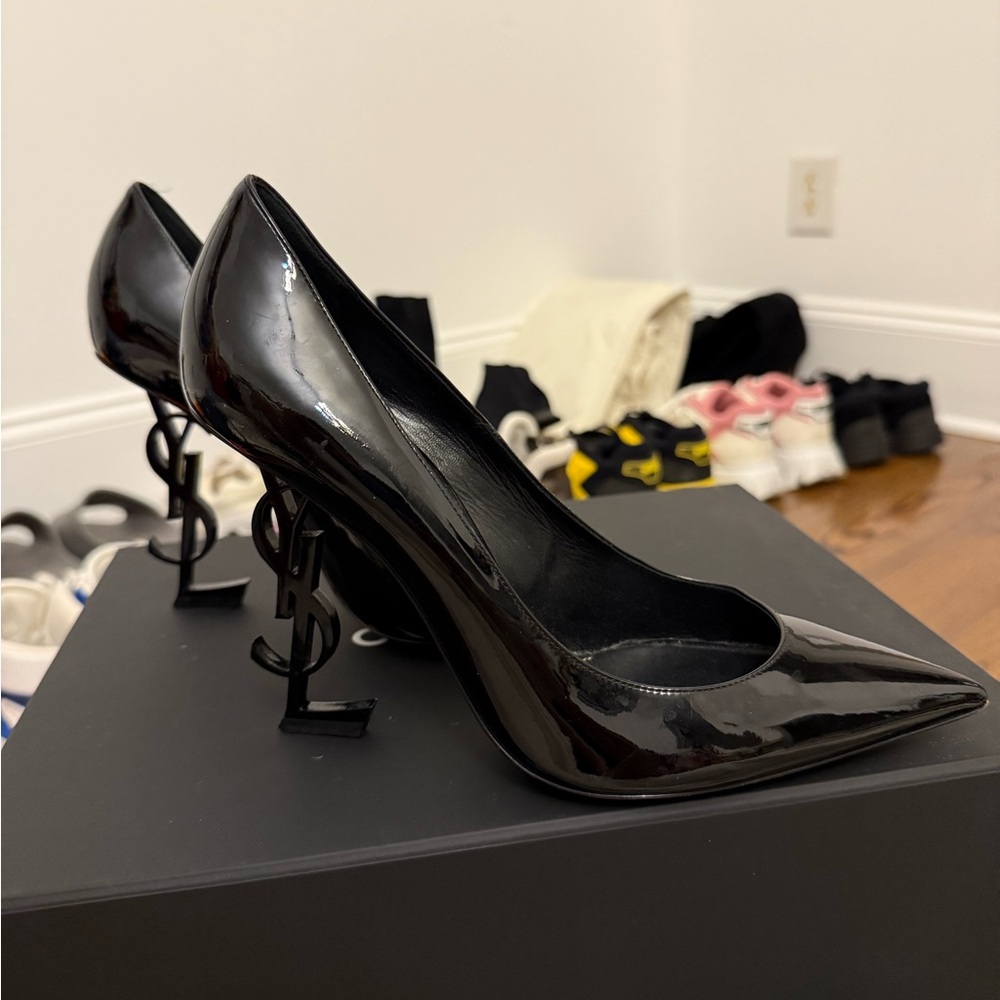 Yves Saint Laurent Black Patent Leather Pumps